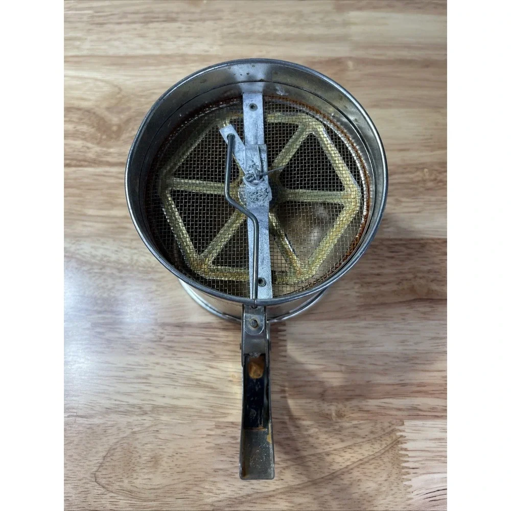 Vintage Bromco 3 Cup‎ Flour Sifter Kitchen Squeeze Handle farmhouse metal USA